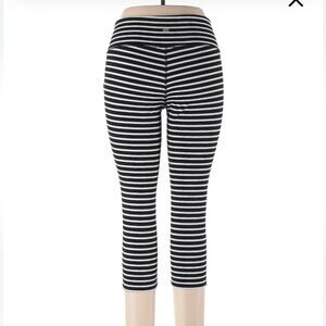 Athleta Black and White Stripped crop capri leggings size small